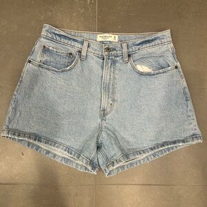 Abercrombie & Fitch Curve Love High Rise Mom Shorts 4” Size 30/10